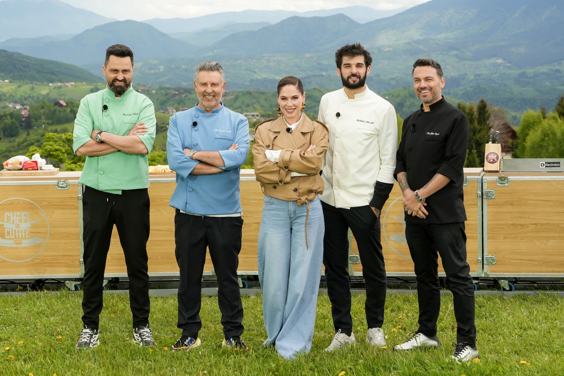 Noua regulă care dă peste cap ringul amuletelor din sezonul 16 Chefi la cuțite. Chef Orlando Zaharia: ”Este cumplit ce ne așteaptă!” 61 Chefi la cutite sezonul 16 4 1