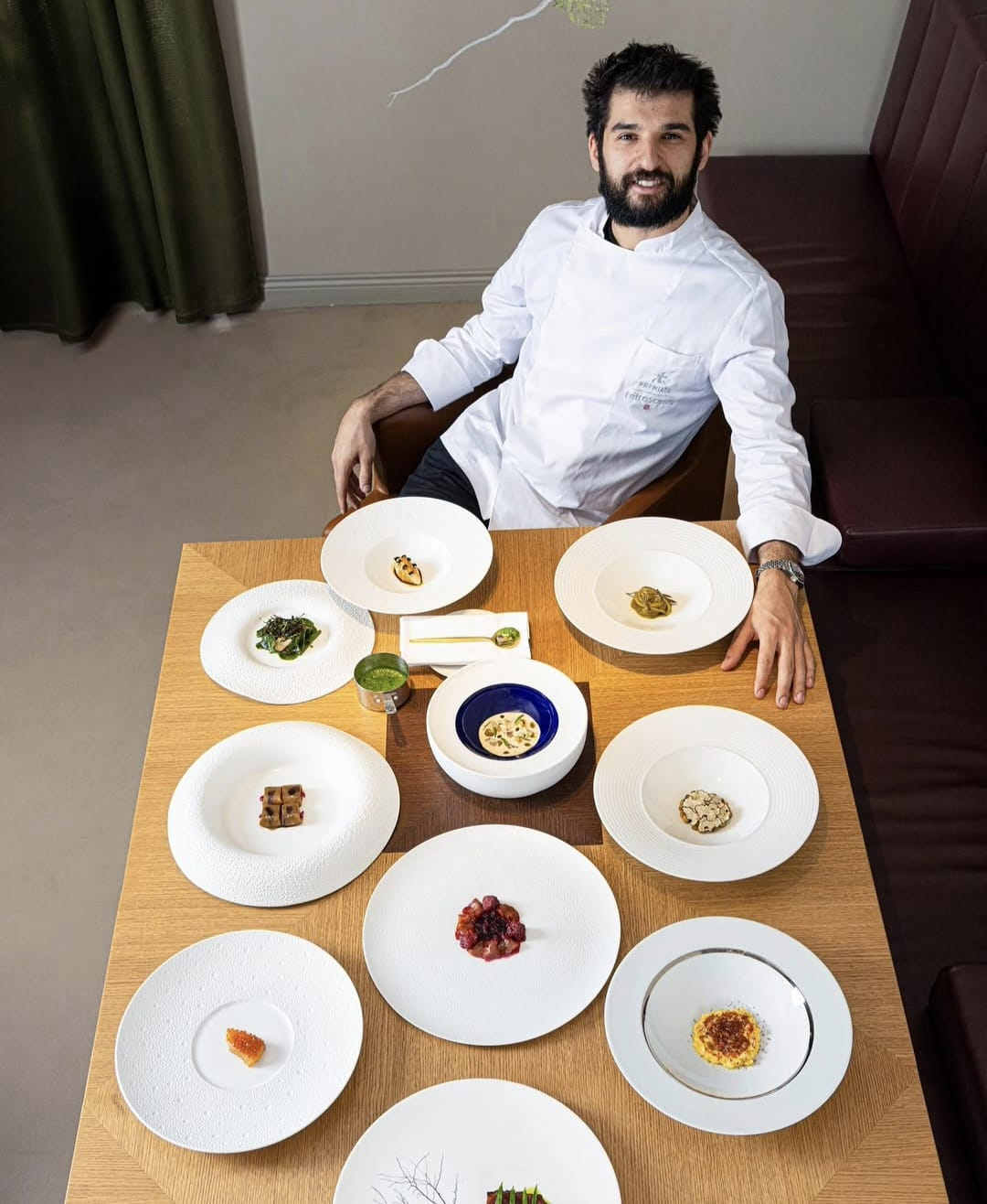 🏆🌟 TRIUMF ROMÂNESC ÎN ITALIA! Chef Richard Abou Zaki cucerește lumea gastronomiei cu un nou premiu de prestigiu! Juratul „Chefi la cuțite”, recunoscut pentru curajul și creativitatea sa culinară! 👨🍳🇮🇹 61 Chef Richard Retroscena 100KB